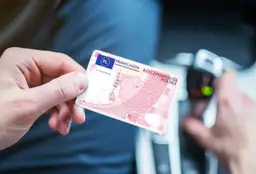 Экзамены сдавать не потребуется: украинцы смогут проще менять права на латвийские