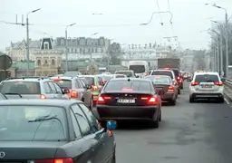 Это просто праздник какой-то! Рига встала в пробках: на выезде из города свыше 15 минут