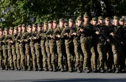 Особый день: на военные базы Латвии пустят родителей новобранцев