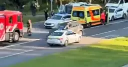 Прямо в 6 утра: убегая от полиции, водитель устроил в Риге две аварии (ВИДЕО)