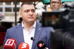 Rīgas domes Ētikas komisija nevērtēs Ratnieka izteikumu par imigrantiem, kurā viņš lietoja vārdu «mērkaķi»