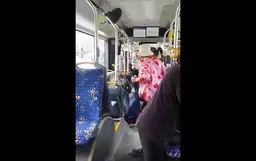 Runā Latviski! Дама устроила дебош в общественном транспорте