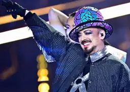 Песню Бой Джорджа с поддержку Израиля удалили с музыкальной платформы (ВИДЕО): идёт давление на артистов