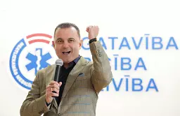 Всем медикам неотложки выдали каски и бронежилеты