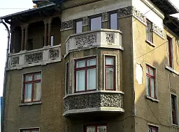 Туристы платят по 100 евро за ночь в домах, которые могут сложиться за минуту