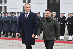 Президент Польши лишил Владимира Зеленского высшей награды своей страны: за что?