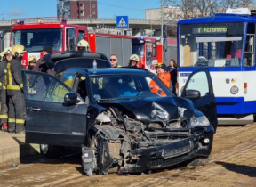 Трагическое ДТП на Маскавас в Риге: BMW X5 столкнулся с трамваем