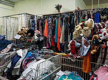 Akcijā «Otrreiz modē» savāktas 12 tonnas lietotu apavu un apģērbu