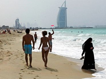 Поддельная парфюмерия из Эмиратов обнаружена в Рижском порту: и недешевая!