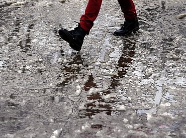 Дождь, мокрый снег и гололед: погода в понедельник