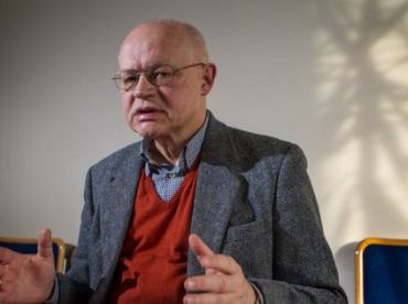 Politologs: Dodot papildu laiku valodas pārbaudēm, valdība izvairās speciāli no pūļa izdalīt Krievijas pilsoņus