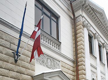 Россия потребовала от высылаемых латвийских дипломатов выехать до конца 9 мая