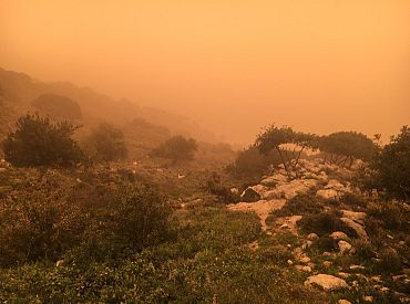 Meteorologi brīdina par sliktu gaisa kvalitāti Sahāras tuksneša putekļu dēļ