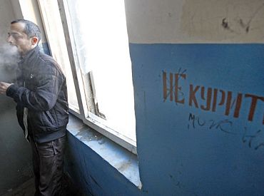 Пытка абстиненцией? Курение в тюрьмах Латвии ограничат новыми правилами