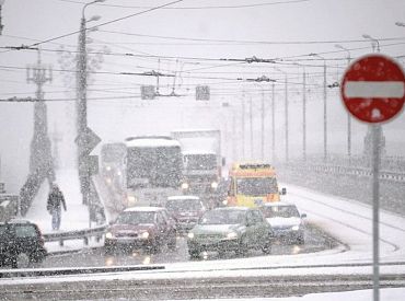 Sestdien daudzviet turpinās snigt, Kurzemē un Vidzemē arī puteņos