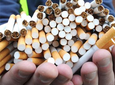 Igaunijā kravas automašīnā ar Latvijas reģistrācijas numura zīmēm konstatē 4000 kontrabandas cigarešu