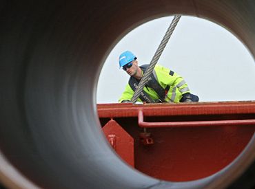 EP prasa pilnu embargo Krievijas naftai, oglēm, kodoldegvielai un gāzei