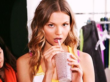 Komisija noraida priekšlikumu no 18 gadu vecuma atļaut iegādāties un lietot alkoholu bāros un kafejnīcās