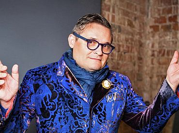 Историка моды Александра Васильева задержали на границе США  