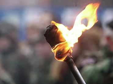 Protestētāju kolonna Jelgavā iebrauc mūzikas pavadībā, pirms tam kavējot satiksmi no Lietuvas puses