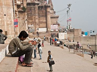 Тут вам не Европа! Британских туристов выслали из Индии за попытку расклеить плакатики «Free Palestine»