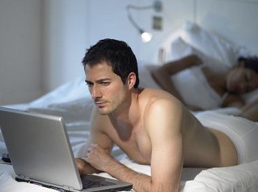 Saeimas komisija atbalsta sodus par intīmu materiālu izplatīšanu bez piekrišanas