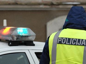 Рижанка получила аж три штрафа за один поворот «не туда»: маленькие «хитрости» полиции. Это законно?