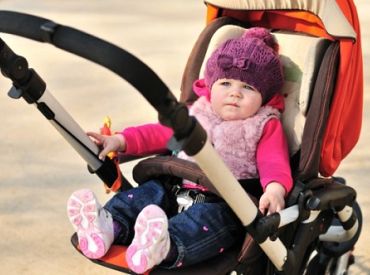 Apsver iespēju saīsināt bērna kopšanas atvaļinājumu