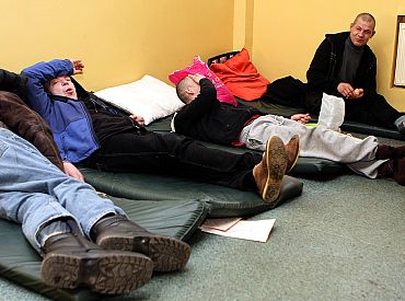 «Centrālā laboratorija»: Patversmju iemītniekiem Rīgā augstākā saslimstība ir ar C hepatītu