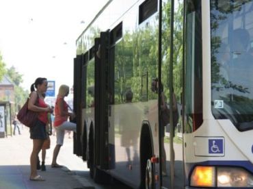 Rīgas svētkos sabiedriskais transports un autostāvvietas būs bez maksas