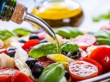 Ешь и молодей мозгом: диета, которая «отматывает» возраст назад