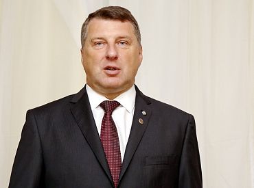 Rīgas pilī par 62 145 eiro tapuši jauni griestu gleznojumi un Vējoņa portrets