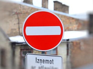 Pēc mājsēdes aizvien potenciāli pastāvēs pulcēšanās un darbalaika ierobežojumi