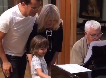 Пугачёва поздравила Паулса лаконичной строчкой из песни: угадаете какой?