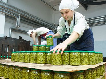 Оливье не будет хорошим без вкусного зелёного горошка: какой лучше подойдет для новогоднего стола