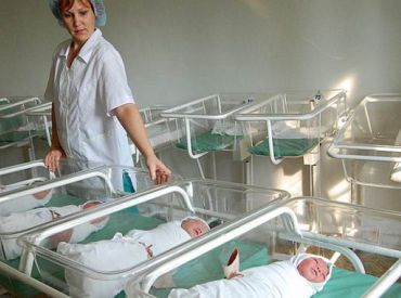 Медики отметили, что в регионах Латвии слишком много родильных отделений