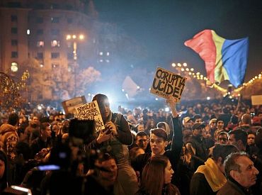 На парламентских выборах в Румынии побеждают проевропейские партии