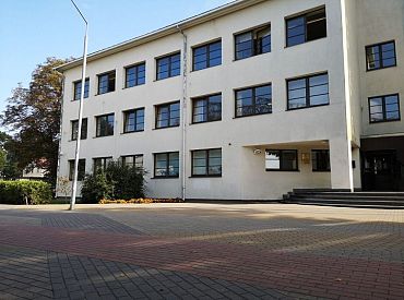 Majoru vidusskolā pedagogu trūkuma dēļ ilgstoši nenotiek bioloģijas un ģeogrāfijas stundas