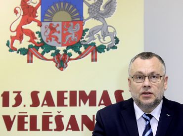 Cimdars apsver iespēju iesaistīties politikā, lai sniegtu pienesumu atbilstoši savai pieredzei valsts pārvaldē