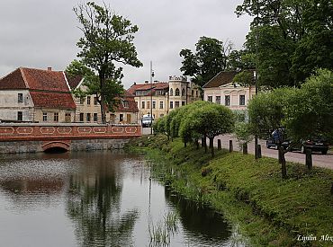 Kuldīgā EP vēlēšanās balsot dodas vairāku kāzu viesi