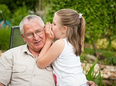 Хочу подарить квартиру несовершеннолетнему родственнику: как по закону?