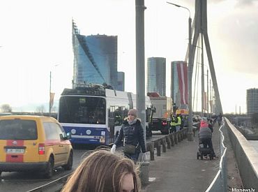 Uz Vanšu tilta plāno paplašināt ietvi un ierīkot veloceļu abās tilta pusēs