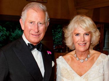 К ней приставали в поезде, она ударила туфлей: из юности королевы Камиллы