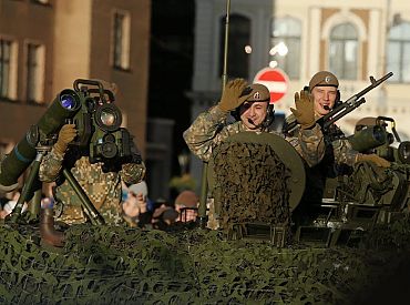 Lāčplēša dienas militārajai parādei nenotiekot, šogad pēc pārtraukuma karaspēka skate norisināsies 18.novembrī