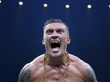 Украинский боксер Усик стал абсолютным чемпионом мира