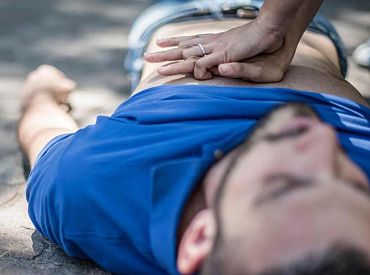 Семья из Германии отравилась уличной едой в Стамбуле: двое детей умерли