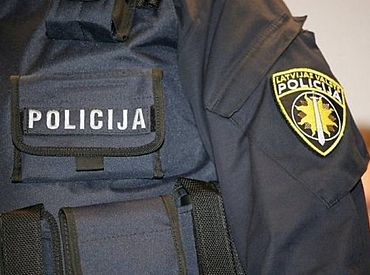 Procesuālas darbības «Rīgas namu pārvaldniekā»: policija vien rītausmā atstājusi biroja telpas, paņemot līdzi dokumentus