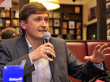 Повышение налога для русских изданий — дискриминация: Чекушин напоминает закон