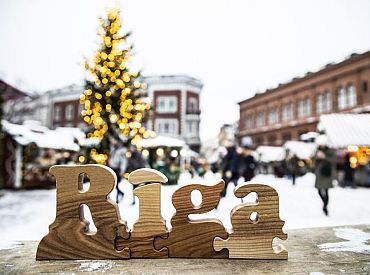 Главным рождественским ёлкам Риги 35 лет, а высота — семиэтажный дом!