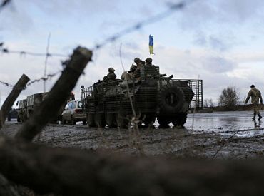 Ukrainas Drošības dienests: Pie valsts robežām joprojām dislocēti aptuveni 100 000 Krievijas karavīru